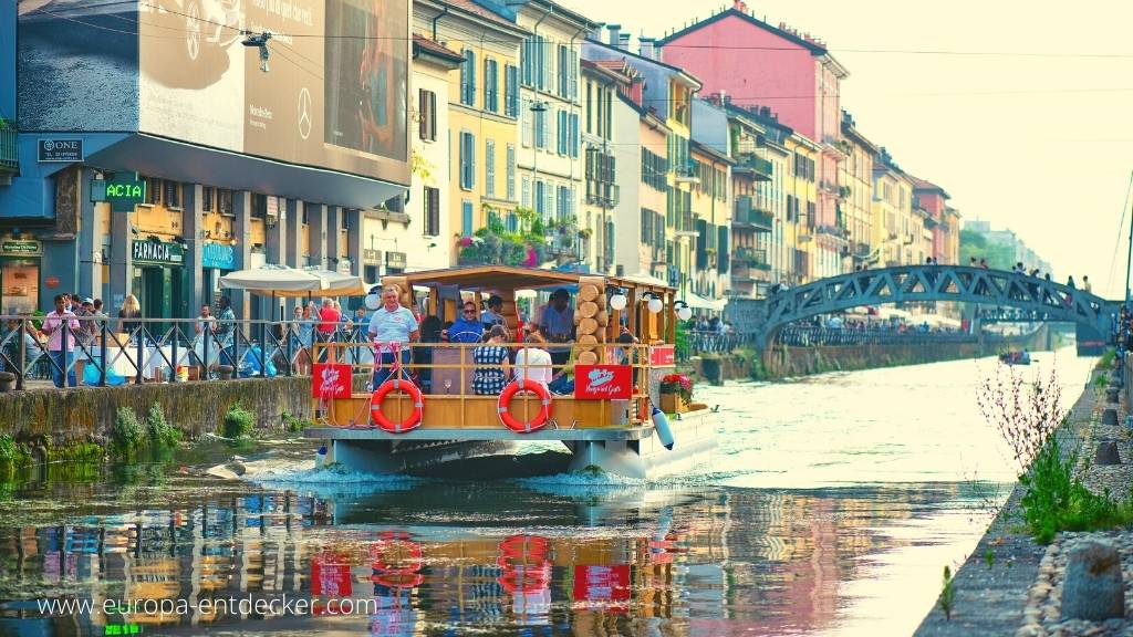 Bootsfahrt auf dem Navigli Kanal in Mailand