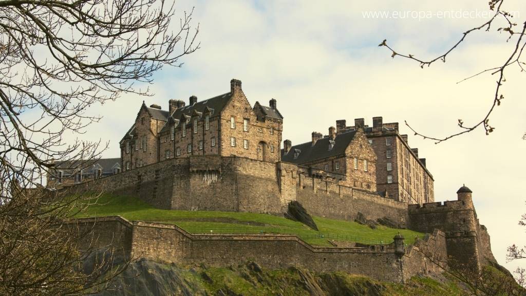 Edinburgh Castle mit Mauern