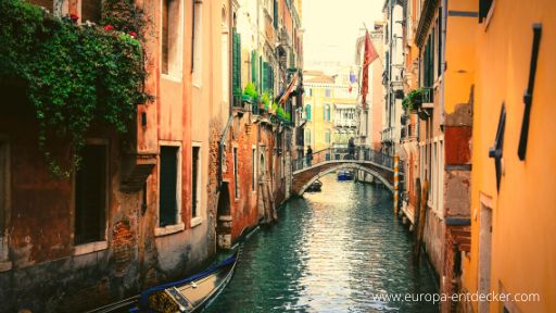 Kleine Wasserkanäle in Venedig
