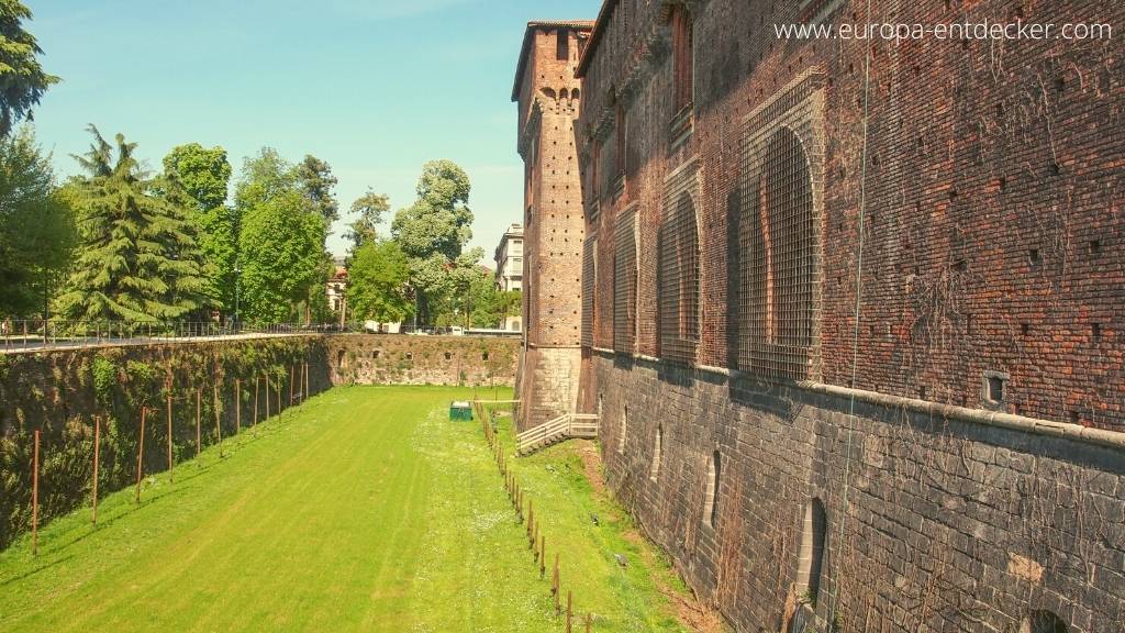 Mailand Rundgang ums Schloss Castello
