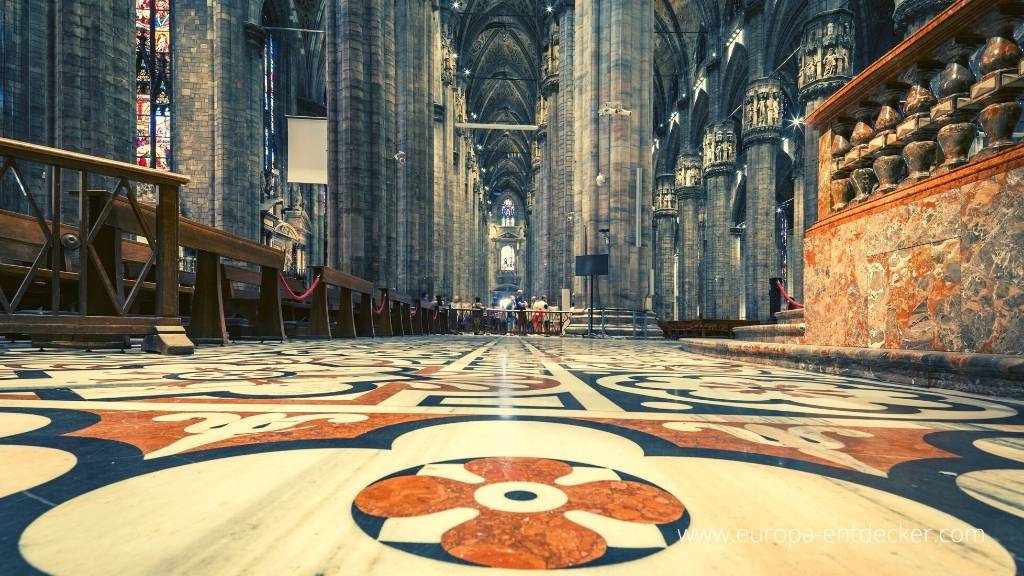 Verzierter Fußboden des Duomo