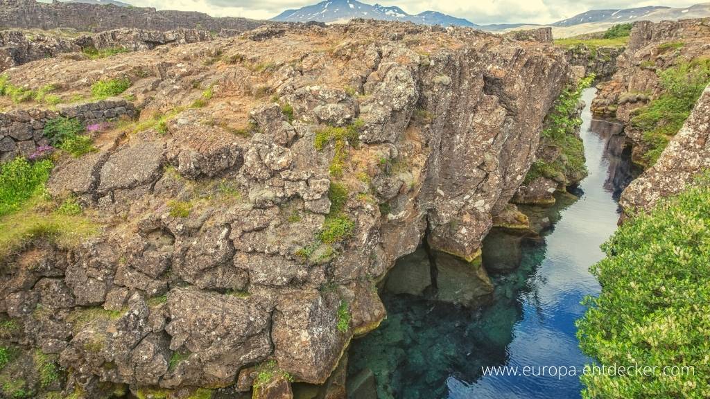 Blick von oben auf Silfra Spalte in Island