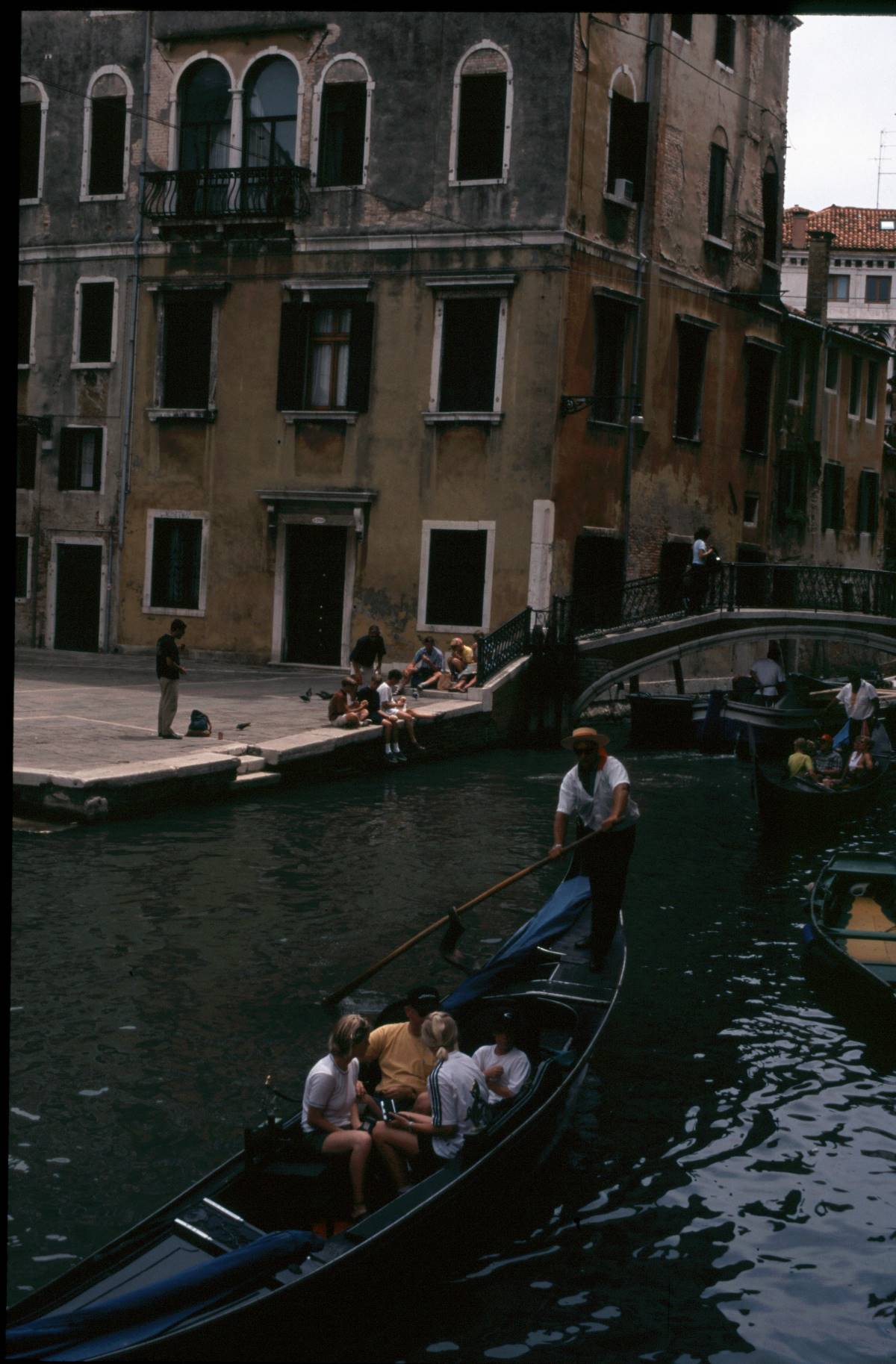 Gondelfahrt in Venedigs Kanälen