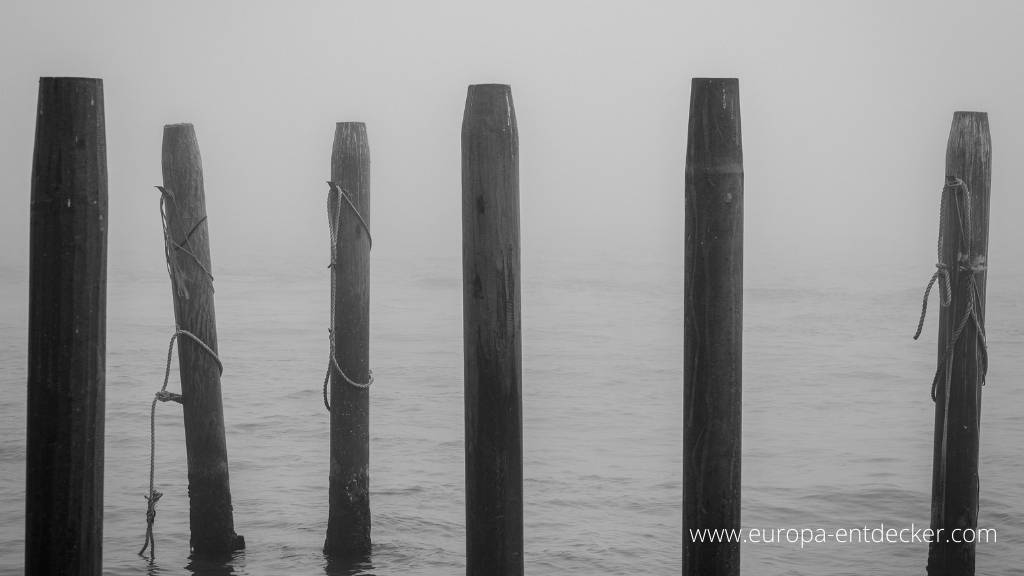 Nebel am Kanal in Venedig