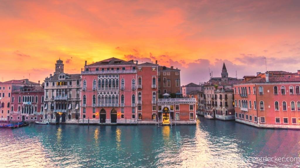 Schöne Farbspiele in Venedig