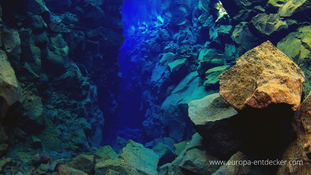 Silfra Spalte mit toller Unterwasserwelt