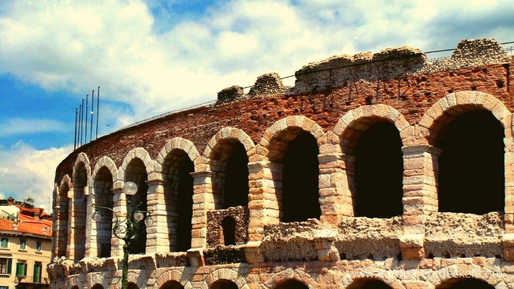 Blick von außen auf die Arena von Verona