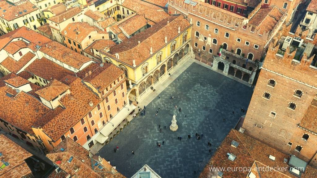 Blick von oben auf die Piazza dei Signori