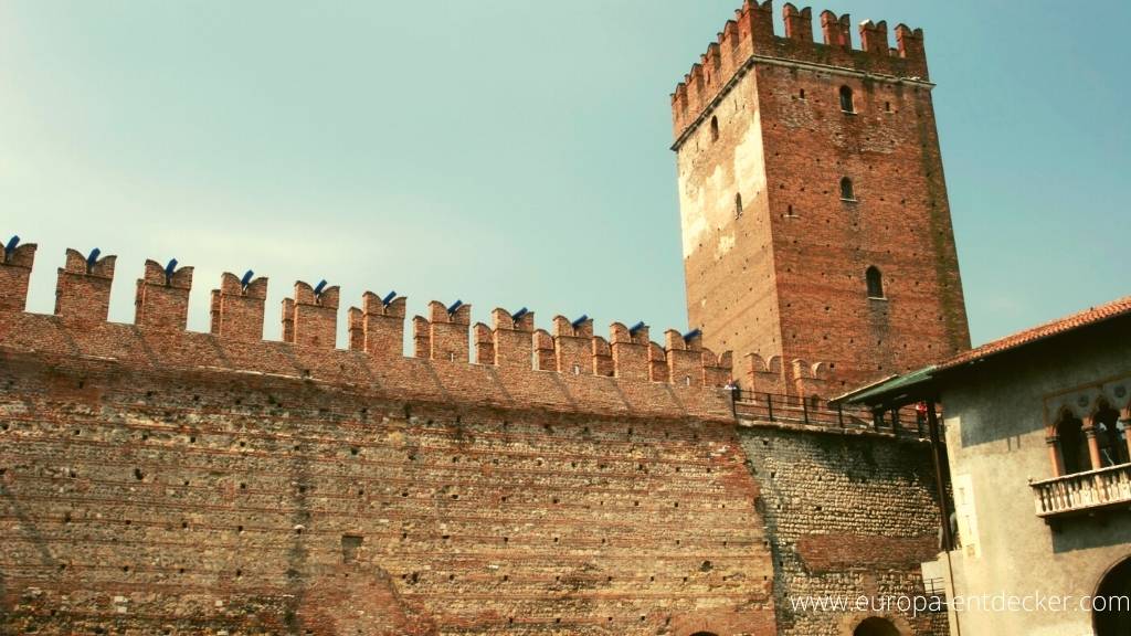 Historische Mauern an der Burg Castelvecchio