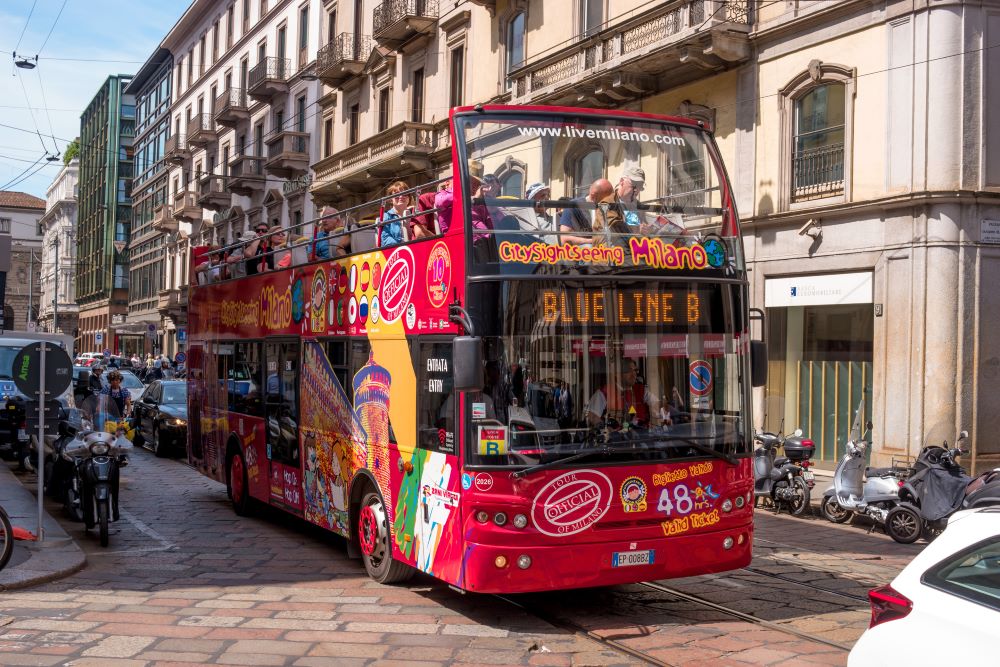 Eine Stadtrundfahrt durch Mailand mit dem Doppeldeckerbus