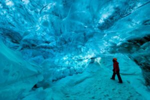Eishöhlentouren in Island sind faszinierende Erlebnisse für Touristen