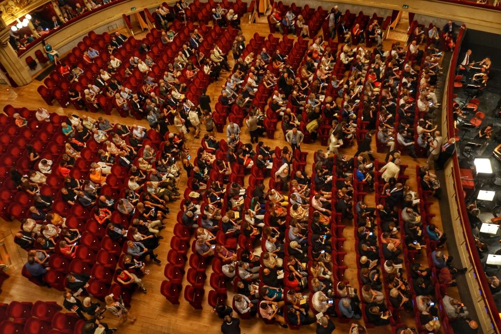 Blick auf die Zuschauer im Opernhaus Scala