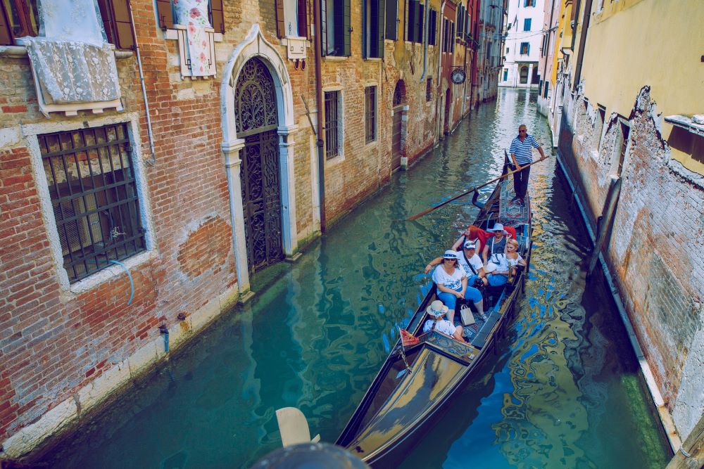 Die günstigsten Gondelfahrten in Venedig kosten rund 33 Euro pro Person