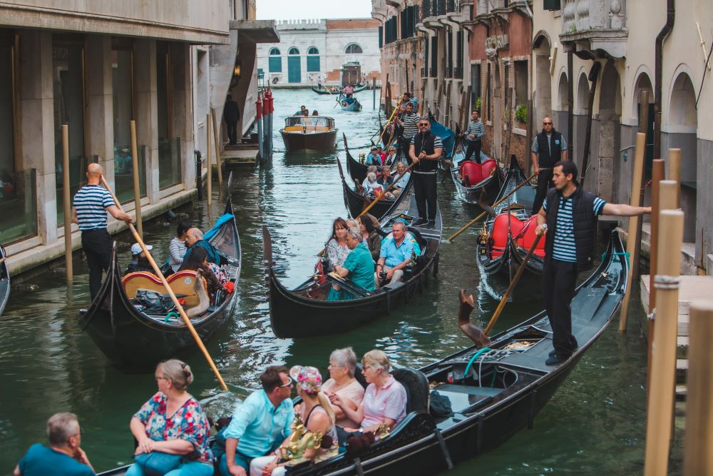 Eine Gondelfahrt in Venedig in einer Gruppe mit App Kommentar ist durchaus günstig
