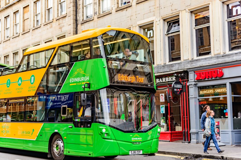 Gelb grüne Buslinie Edinburgh Tour