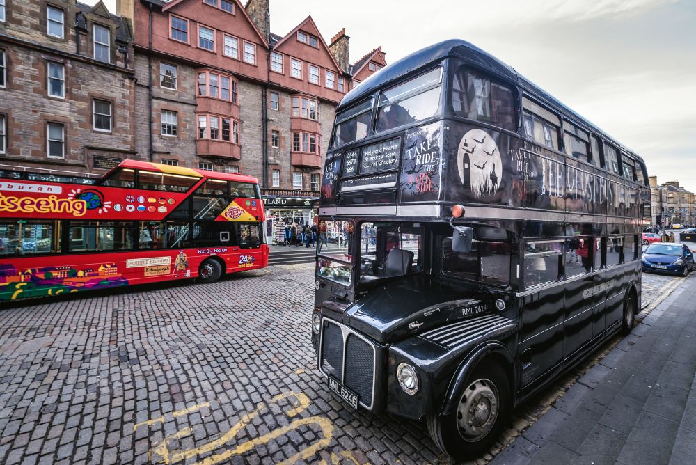 Sightseeing mal anders erlebt man im Ghost Bus in Edinburgh