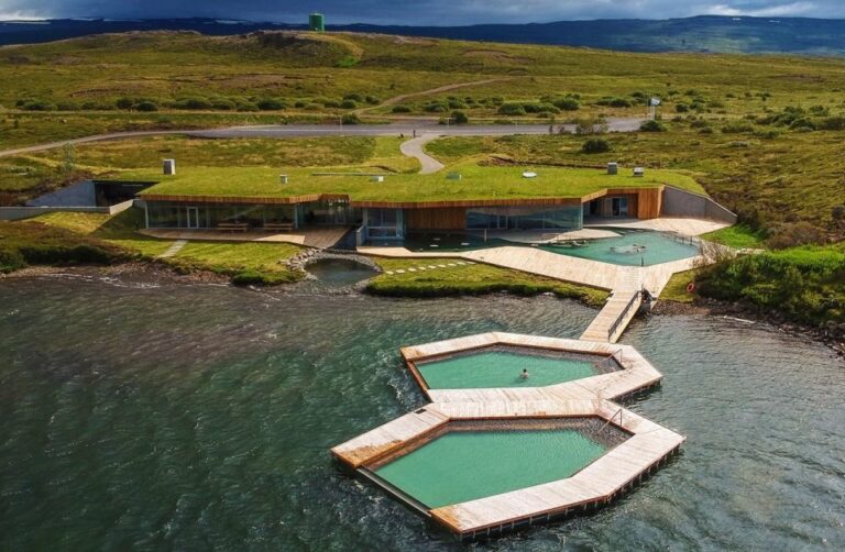 Heiße Quellen in Island Überblick Geothermalbäder 2025