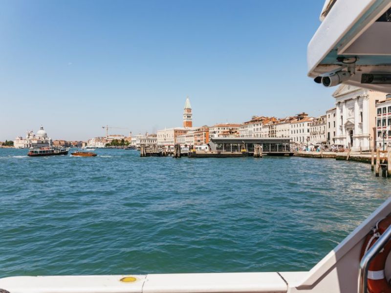 Blick vom Boot auf Venedig